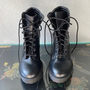 Madden Girl black boots size 7 Women’s